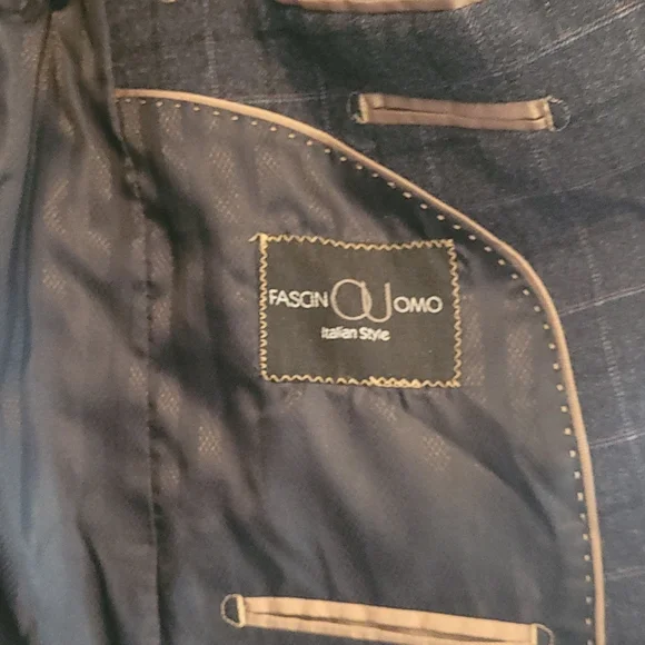 Suit - Picture 7 of 13